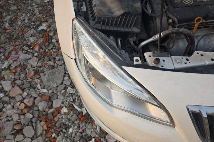 Used Buick GT 2013 XT 1.6L Automatic Fashion Edition Right Front Headlight