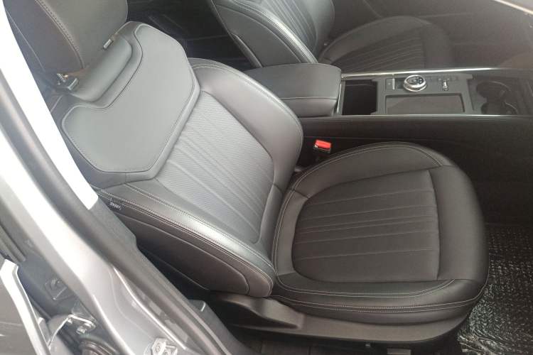 Used Ford Mondeo 2025 2.0T EcoBoost Luxury Version Right Front Seat