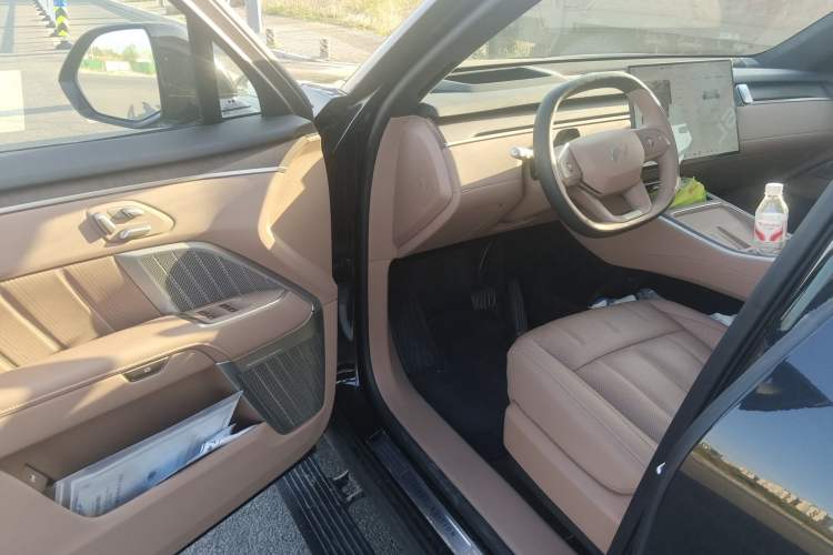 Used ONVO Luxeed L90 2025 Model—Max Six-Seater Version Driver Seat