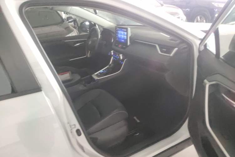 Used Toyota RAV4 2021 2.0L CVT Four-Wheel Drive Premium Edition