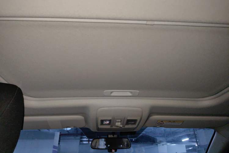 Used Mazda 3 Axela 2017 Hatchback 2.0L Automatic Luxury Model Emission Standard China V Headliner