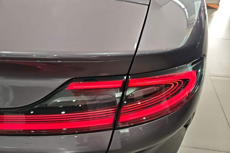 Used Xiaomi Auto SU7 2024 Four-Wheel Drive Ultra-Long Range Advanced Intelligent Driving Max Edition
