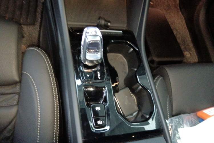 Used Volvo XC40 2024 B4 4x4 Smart Luxury Edition