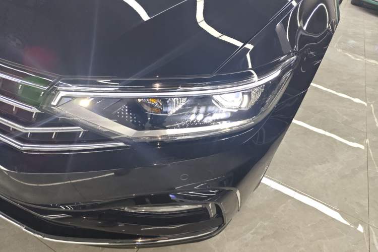 Used Volkswagen Magotan 2024 2 Million Units Zhongxiang Version 330TSI DSG Luxury Edition