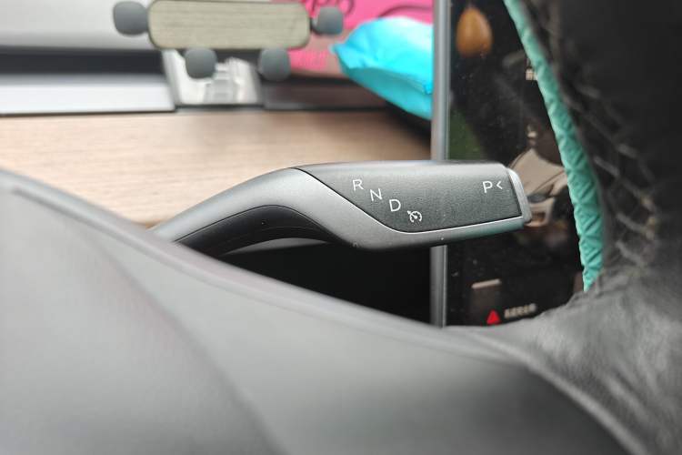 Used Tesla Model 3 2021 Revised Version II – Performance High-Performance All-Wheel-Drive Edition Gear Lever
