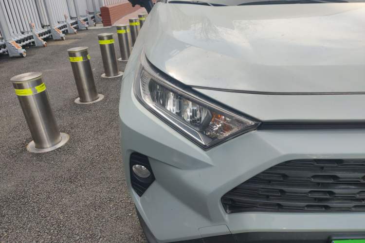 Used Toyota RAV4 2020 2.0L CVT Two-Wheel Drive Urban Edition Right Front Headlight