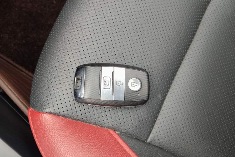 Used Kia KX Cross 2019 1.6L Automatic Dynamic Sunroof Version China VI Vehicle Key