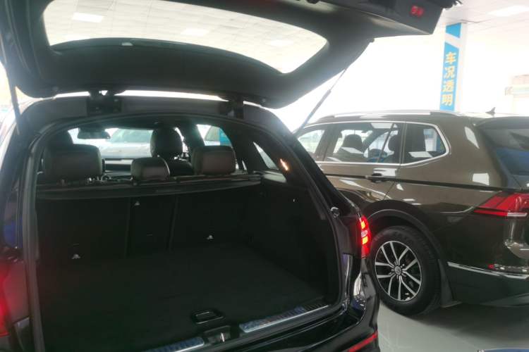 Used Mercedes-Benz GLC 2019 Facelift GLC 260 L 4MATIC Luxury Model Trunk