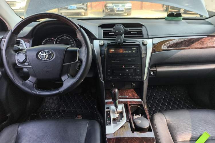 Used Toyota Camry 2015 2.0G Premier Edition Center Console
