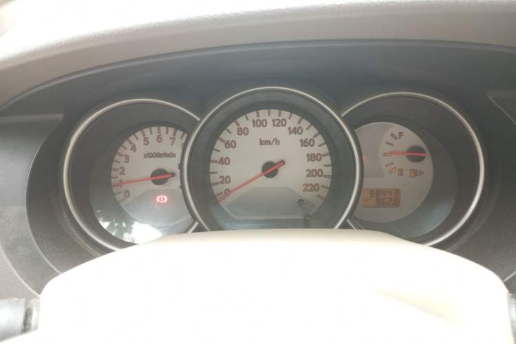 Used Nissan Livina 2010 Jingyue Edition 1.6L Manual All-Around Model