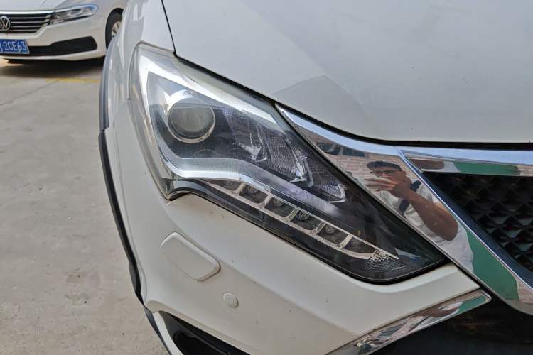 Used BYD Tang New Energy 2015 2.0T Four-Wheel-Drive Flagship Model