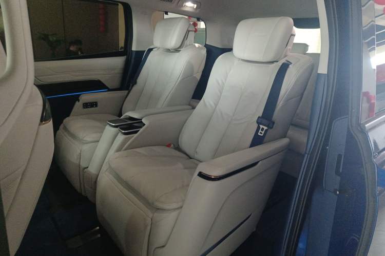 Used Buick Century 2025 2.0T Seven-Seater Yinshi Edition Left Rear Seat