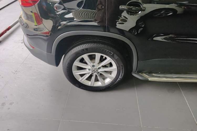 Used Volkswagen Tiguan L 2015 1.8TSI Manual Two-Wheel-Drive Limited Edition