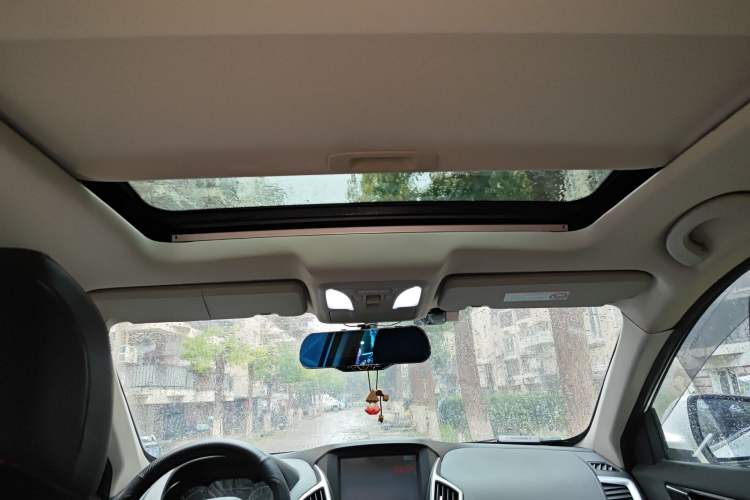 Used Dongfeng Aeolus AX7 2016 2.0L Automatic Zhiyi Trim