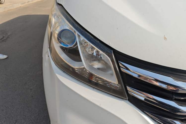 Used SAIC MAXUS G10 2021 2.0T Automatic Elite Edition Gasoline 7-Seater Right Front Headlight