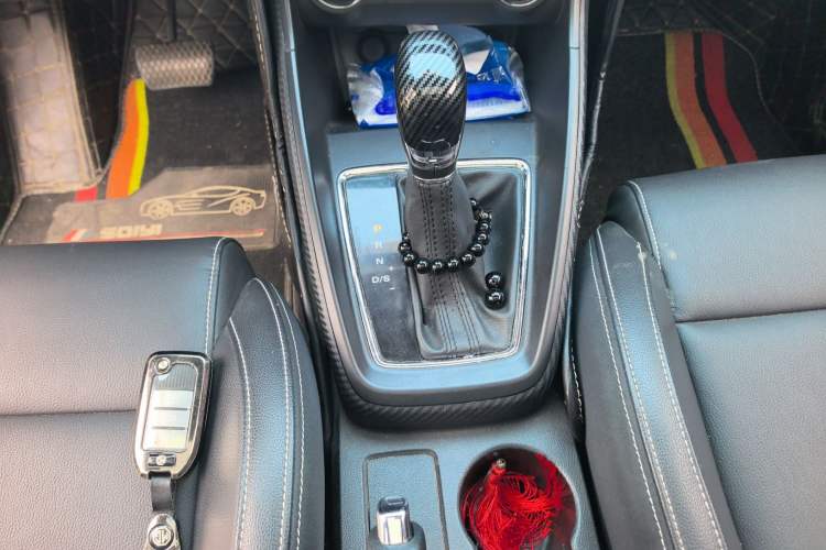 Used MG ZS 2017 1.5L Automatic Luxury Internet Edition Gear Lever