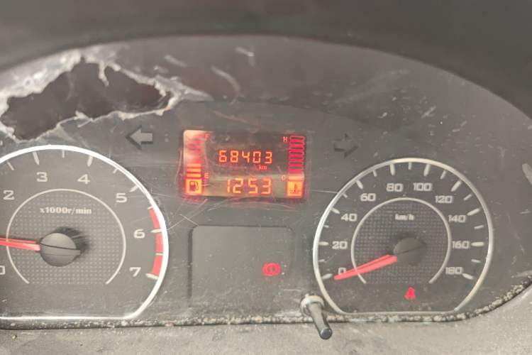 Used Wuling Rongguang V 2016 1.2L Practical Version Odometer Close Up