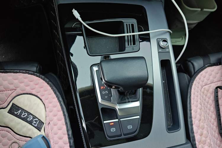 Used Audi Q5L 2022 40T Fashionable and Dynamic Model Gear Lever