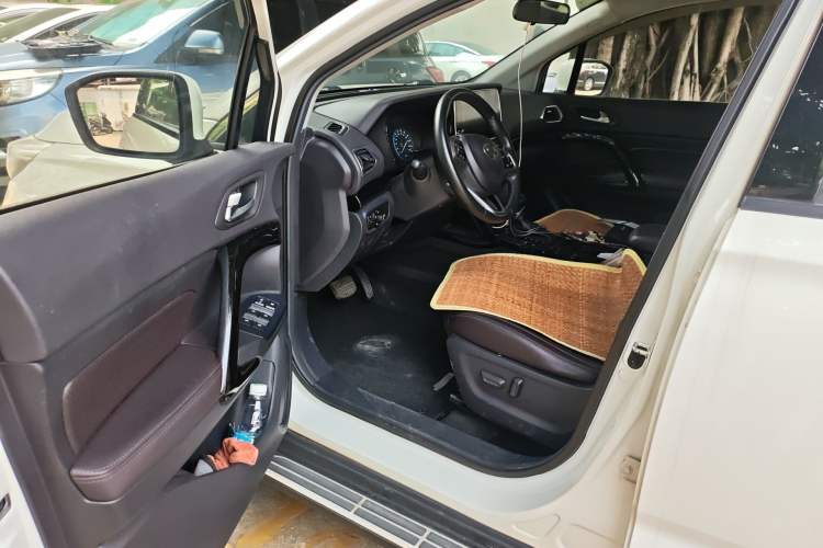 Used GAC Trumpchi GS4 2018 235T Automatic Two-Wheel Drive Luxury Smart Connectivity Millionth Anniversary Edition Driver Seat