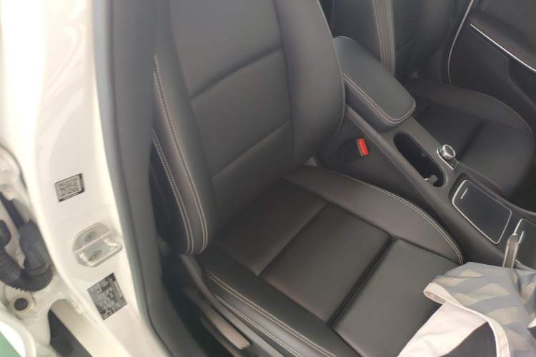 Used Mercedes-Benz GLA 2017 GLA 200 Sport Edition Right Front Seat