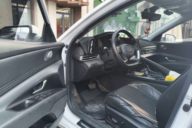 Used Hyundai Elantra 2022 1.5L CVT LUX Prestige Edition
