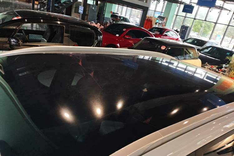 Used AION Y 2022 Plus 70 Smart Edition Roof