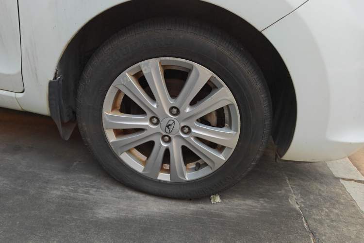 Used Cowin C3 2015 1.5L AMT Gold Diamond Edition Right Front Wheel Hub