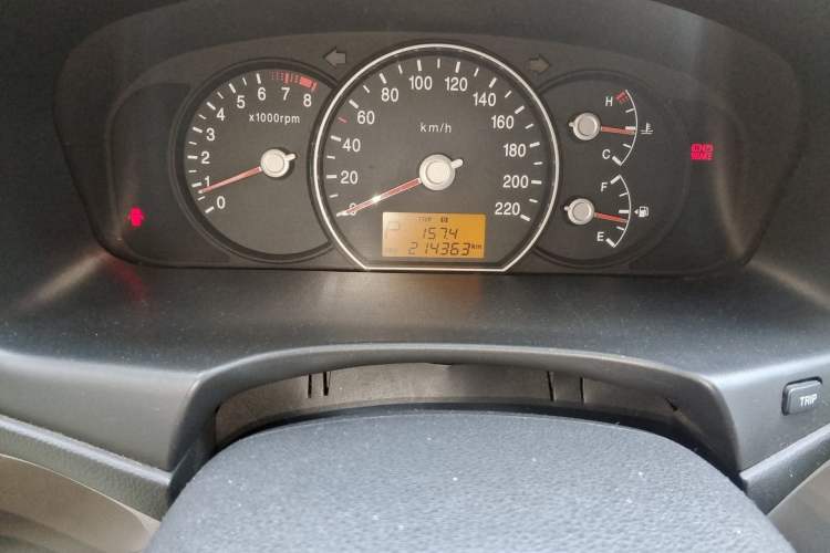 Used Kia Carens 2011 2.0L 7-Seater Automatic Standard Edition
