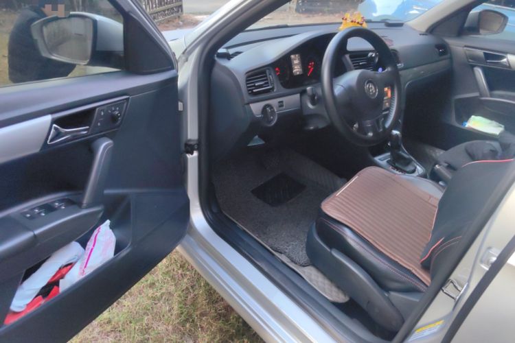 Used Volkswagen Gran Lavida 2013 1.6L Automatic Fashion Model