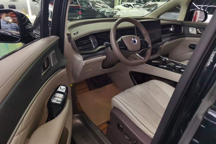 Used Denza D9 2022 DM-i 970 Four-Wheel Drive Flagship Model