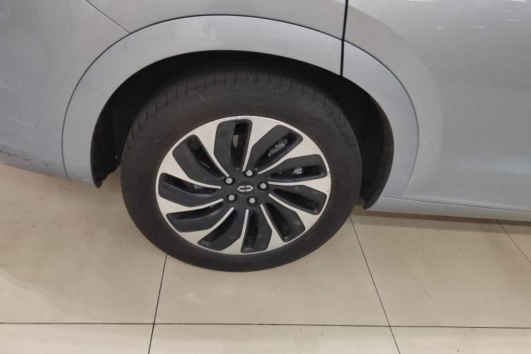 Used Hima AITO M7 2024 1.5T Intelligent Driving 4WD Max Edition 5 Seats Right Rear Wheel Hub