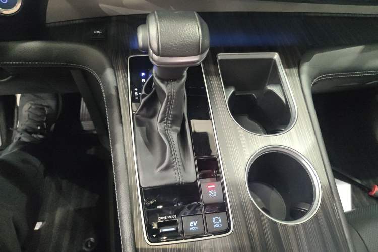 Used Toyota Granvia 2022 2.5L Hybrid Prestige Edition