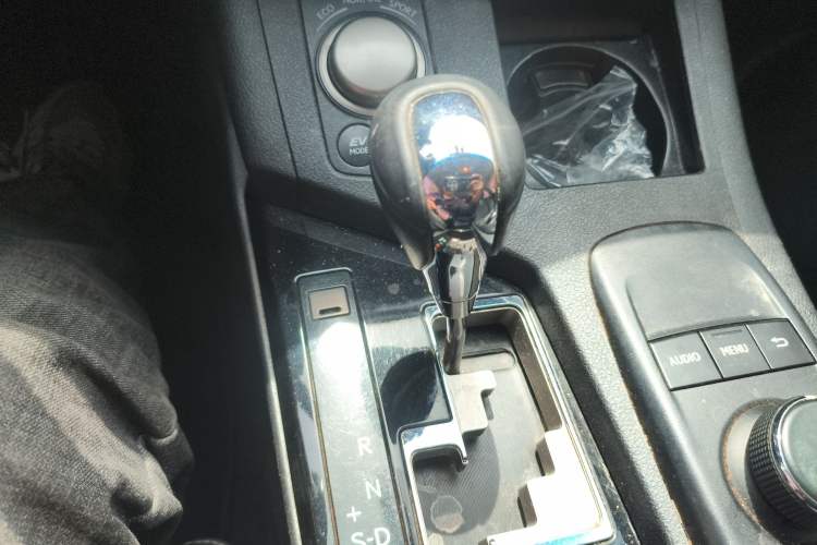 Used Lexus ES 2014 300h Elite Edition Gear Lever
