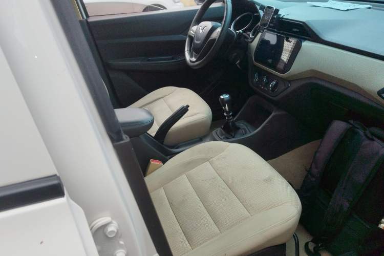 Used Wuling Hongguang 2019 1.5L S Standard Version China VI LAR
