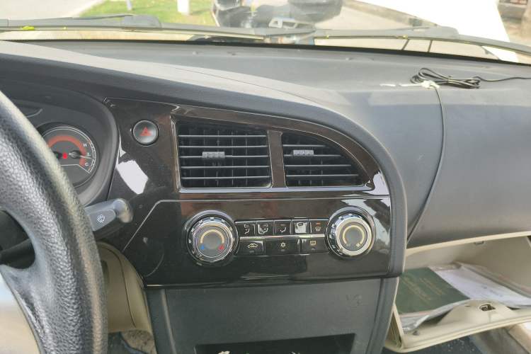 Used Soueast V3 Lingyue 2015 1.5L Manual Happiness Edition Audio And AC Panel