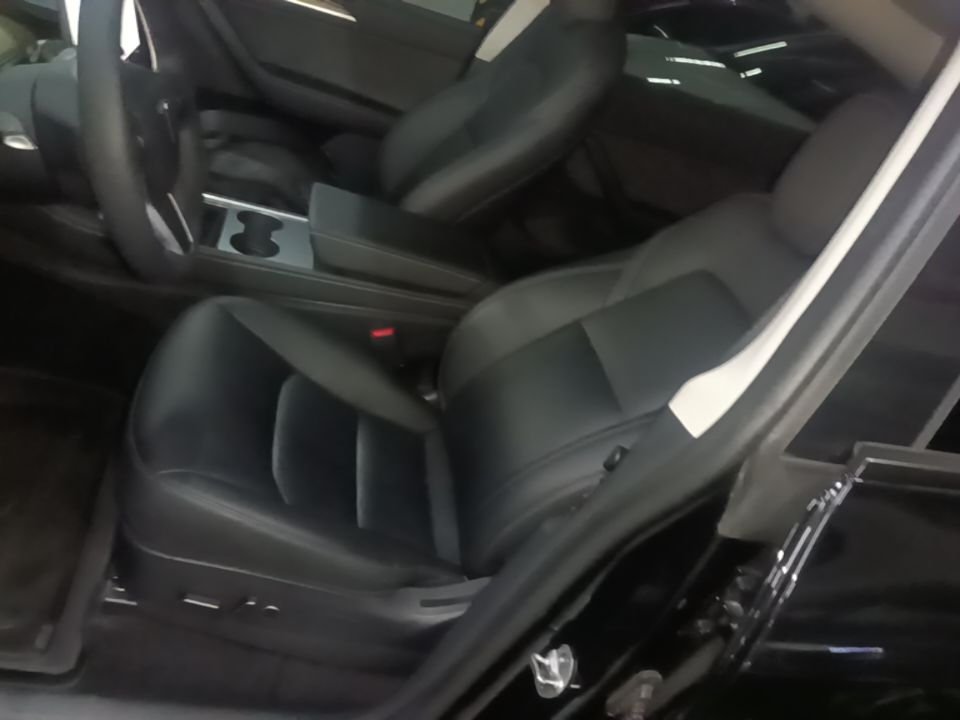 Vordere Reihe im Auto