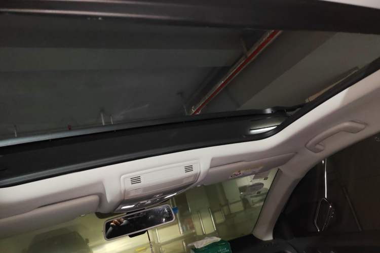 Used Volkswagen T-ROC 2018 280TSI DSG Two-Wheel-Drive Comfort Version China V Standard Headliner