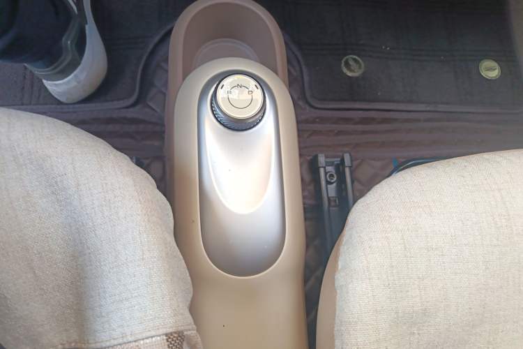 Used Wuling Hongguang MINIEV 2025 Four-Door Version Advanced Edition Gear Lever