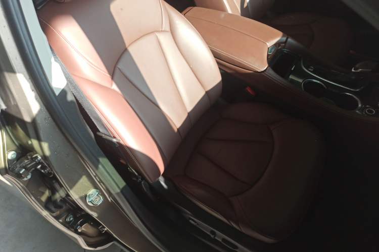 Used Buick Envision 2018 20T Two-Wheel Drive Luxury Model
