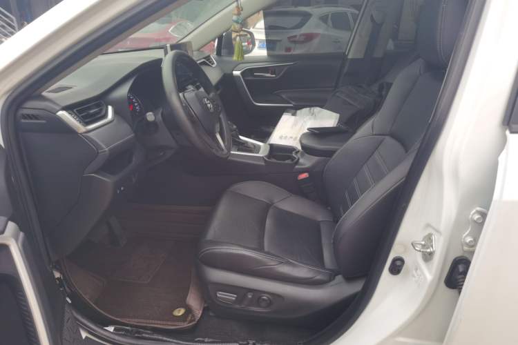 Used Toyota Wildlander 2020 2.0L CVT Two-Wheel Drive Luxury Edition Left Front Seat