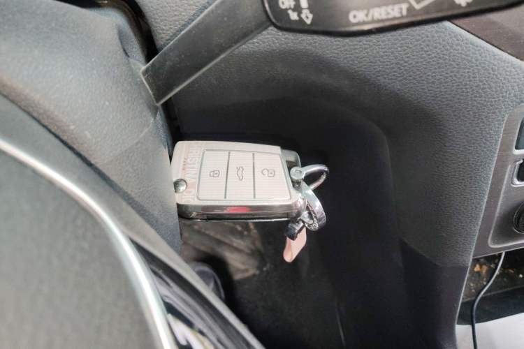 Used Volkswagen Golf Sportsvan 2016 1.6L Automatic Comfort Model Vehicle Key