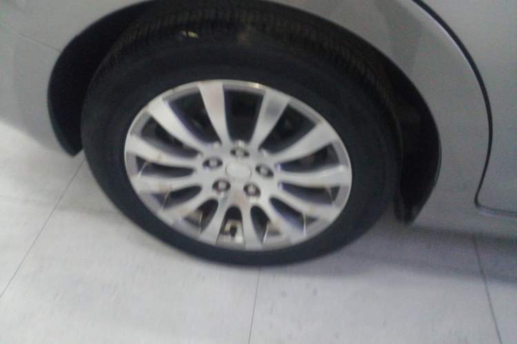 Used Suzuki Kizashi 2011 2.4L Two-Wheel Drive CVT Standard Edition
