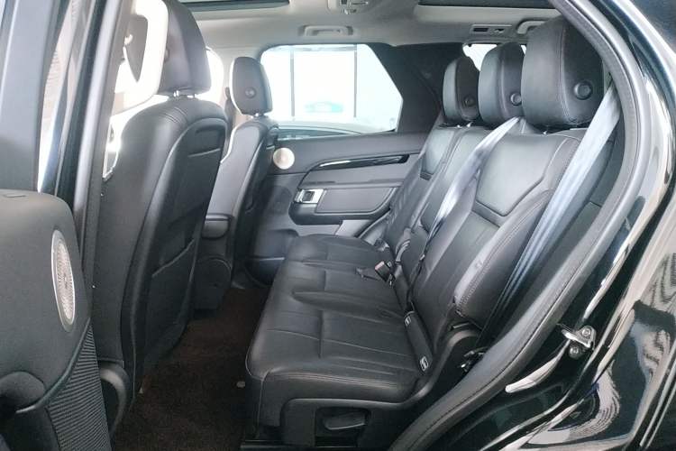 Used Land Rover Discovery 2020 2.0T SE
