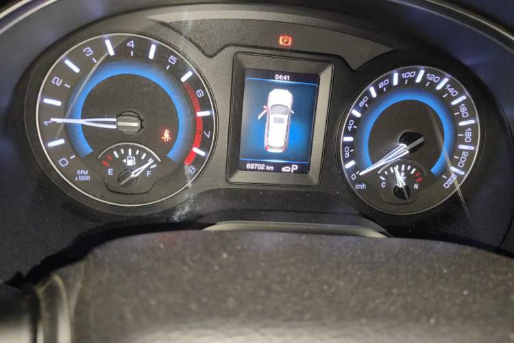 Used Haval H2 2018 Chuanxiang Edition 1.5T Dual-Clutch Two-Wheel Drive ZhiShang Model China V Standard Odometer Close Up