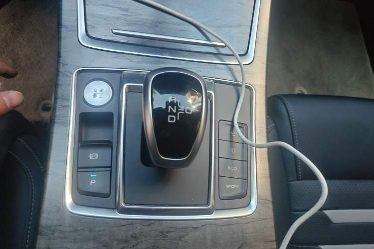 Used BYD Qin Pro New Energy 2018 EV500 Developer Edition Professional Model Gear Lever