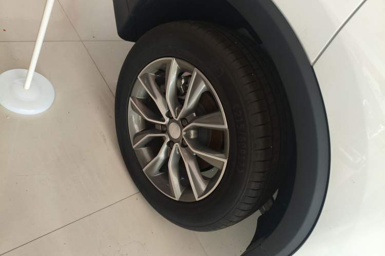 Used Roewe RX5 2025 PLUS 330TGI Automatic Trendsetting Smart Edition Exterior 8