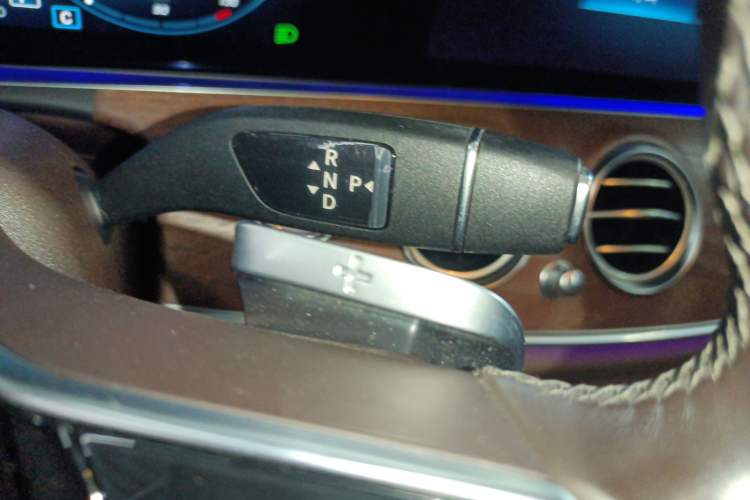 Used Mercedes-Benz E-Class 2022 Second Facelift E 300 L Fashion Edition Gear Lever