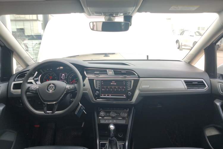 Used Volkswagen Touran 2018 Volkswagen Touran L 280TSI DSG Comfort Edition 7 Seats China VI Standard
