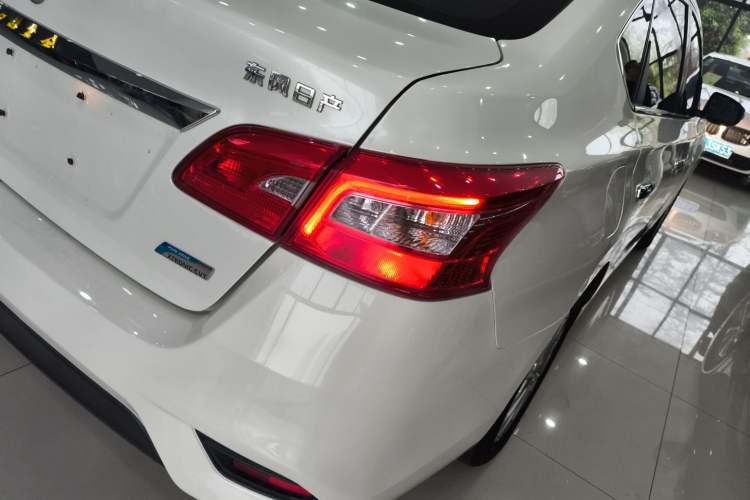 Used Nissan Sylphy 2019 1.6XV CVT Smart Connect Luxury Edition China VI Standard Right Rear Taillight