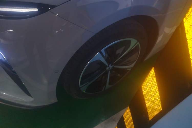 Used Nio ET5T 2024 75kWh Touring Left Front Wheel Hub